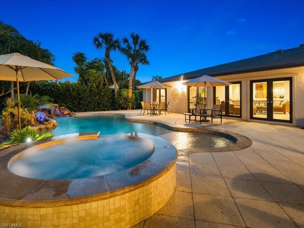 542 92nd Ave N, Naples, FL 34108-33
