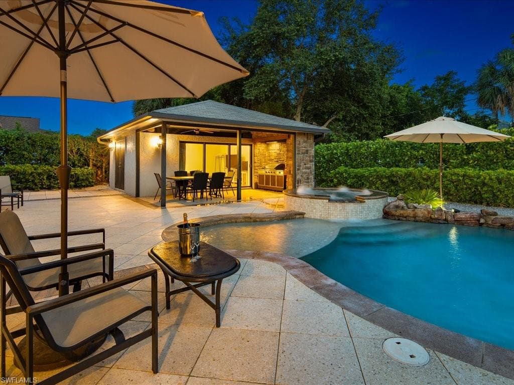 542 92nd Ave N, Naples, FL 34108-34