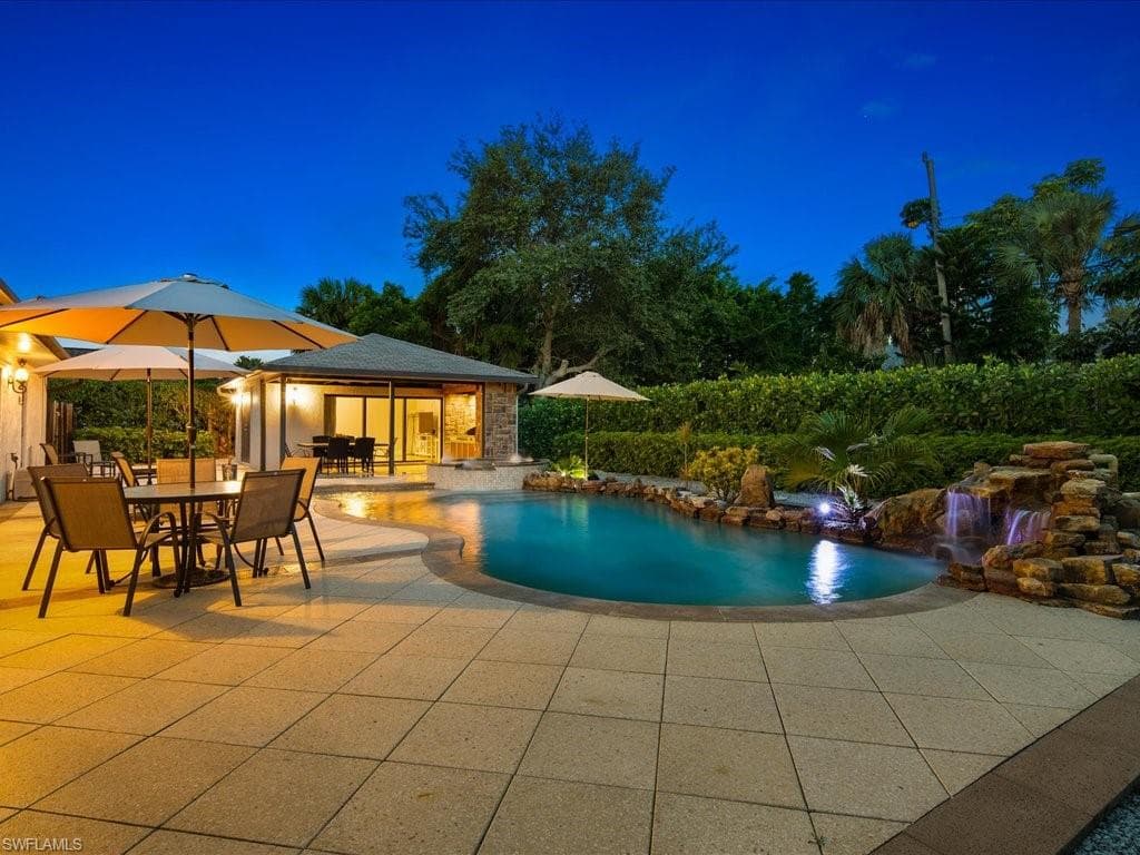542 92nd Ave N, Naples, FL 34108-35