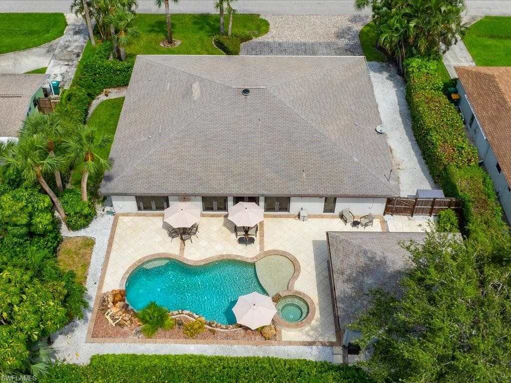 542 92nd Ave N, Naples, FL 34108-37