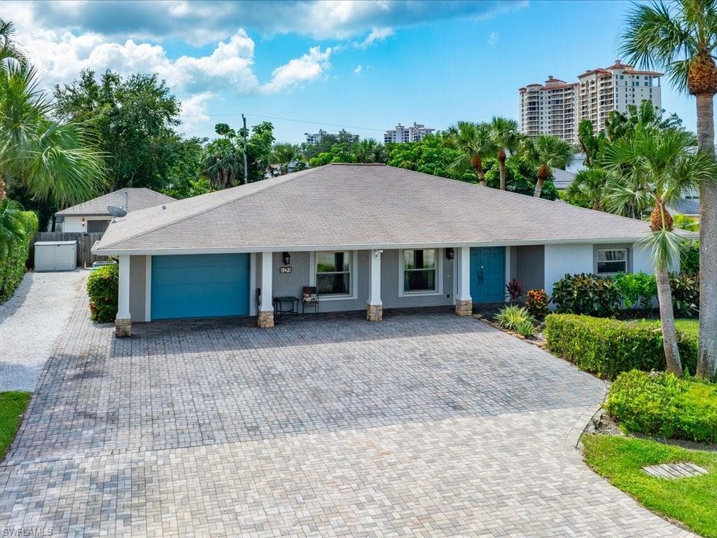 542 92nd Ave N, Naples, FL 34108-38