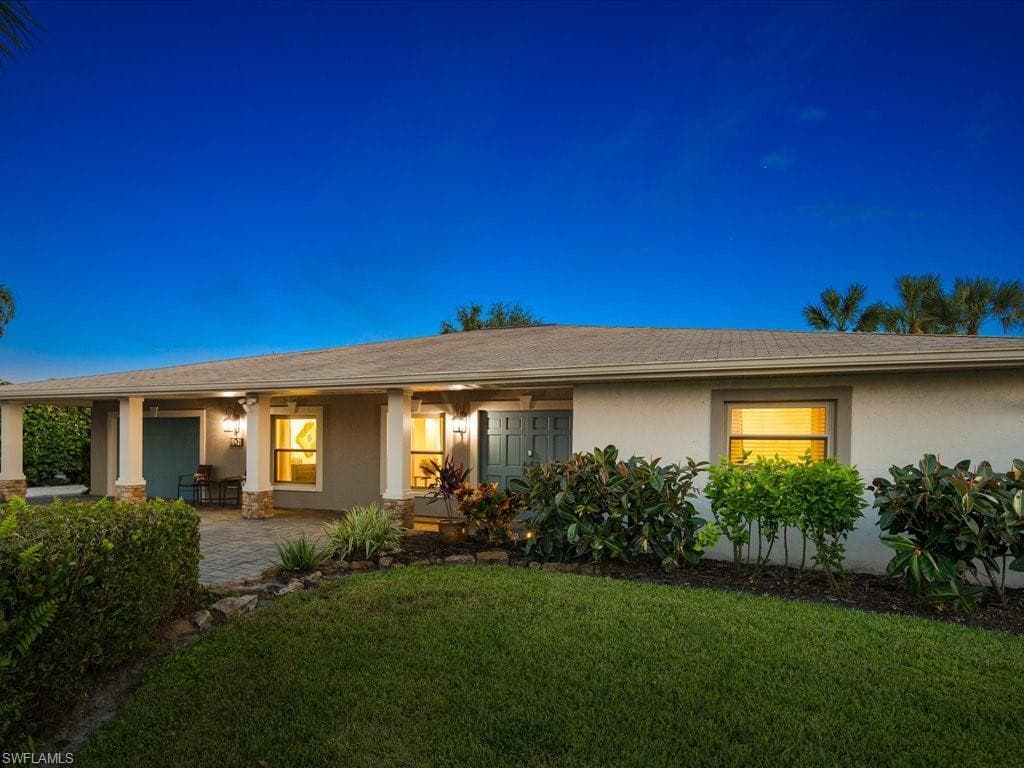 542 92nd Ave N, Naples, FL 34108-3