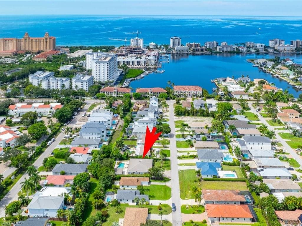 542 92nd Ave N, Naples, FL 34108-40