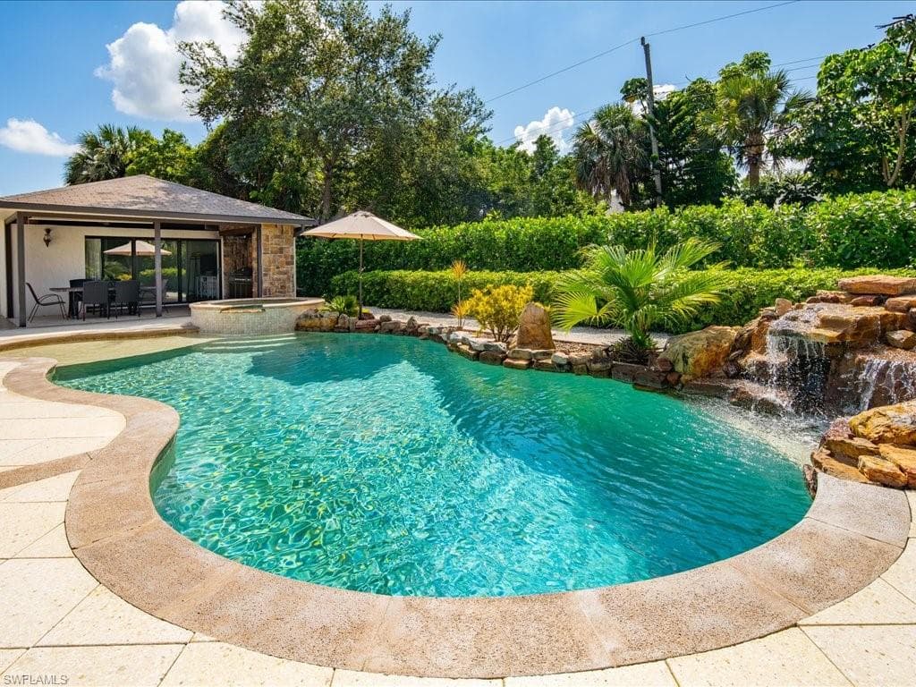 542 92nd Ave N, Naples, FL 34108-4
