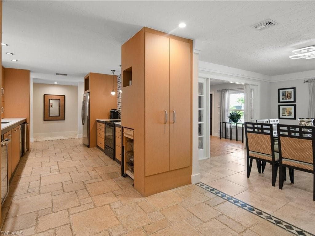 542 92nd Ave N, Naples, FL 34108-8