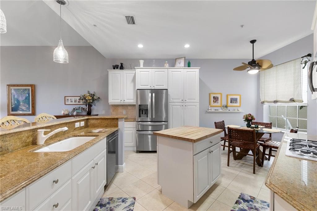 9235 Tesoro Ln 4-102, Naples, FL 34114-17