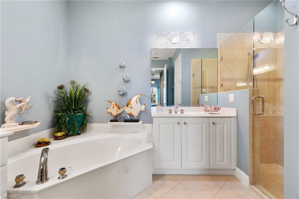 9235 Tesoro Ln 4-102, Naples, FL 34114-25