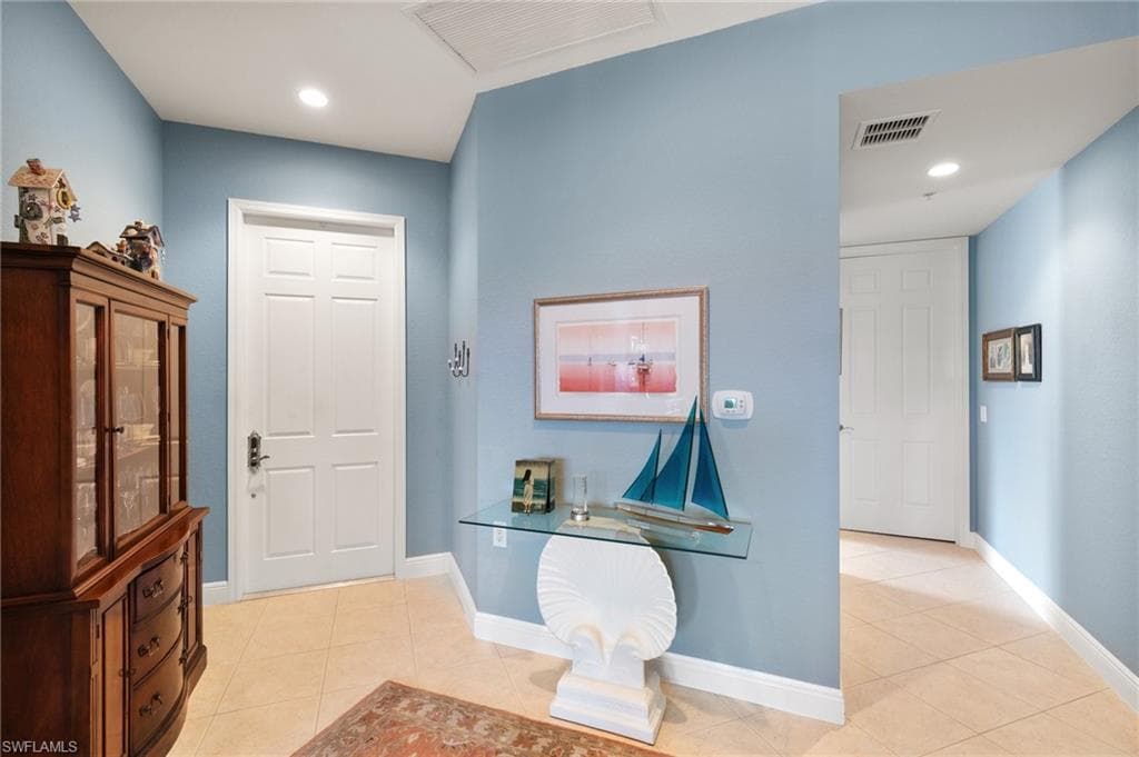 9235 Tesoro Ln 4-102, Naples, FL 34114-8