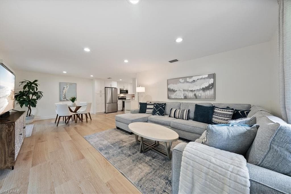 1595 Curlew Ave 4, Naples, FL 34102-7
