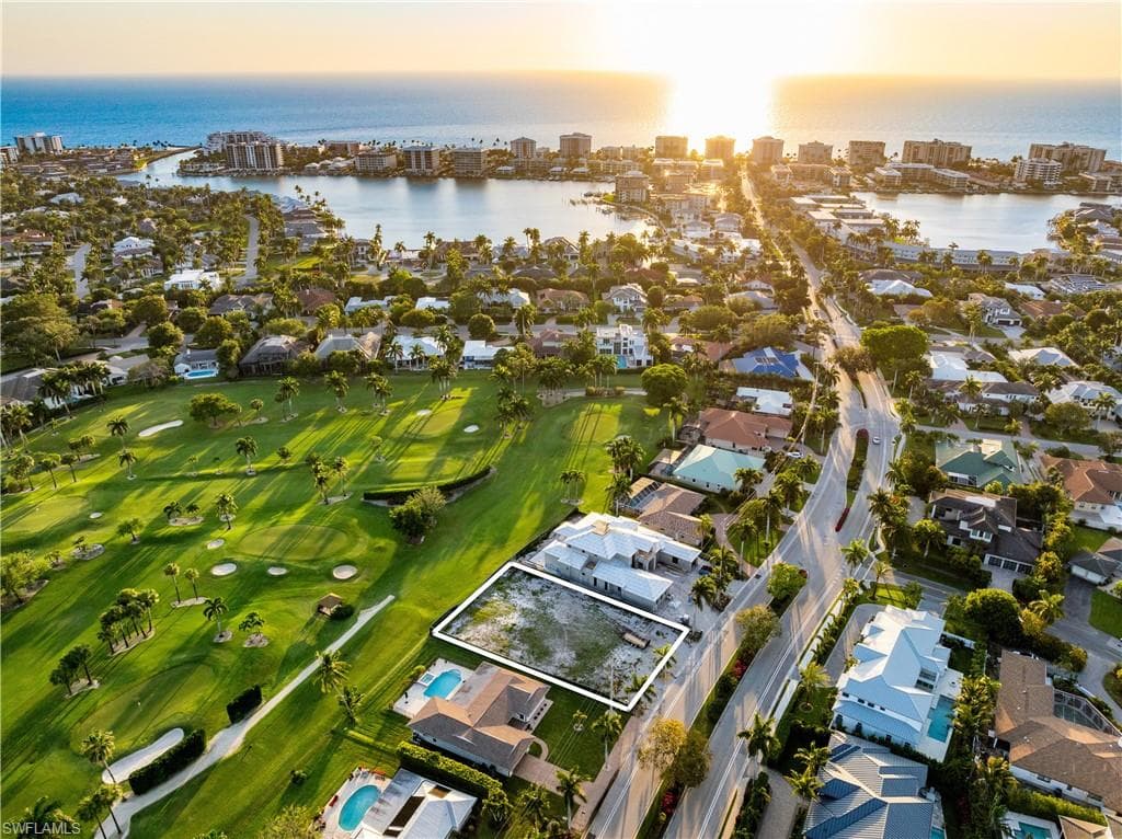 580 Harbour Dr, Naples, FL 34103-4