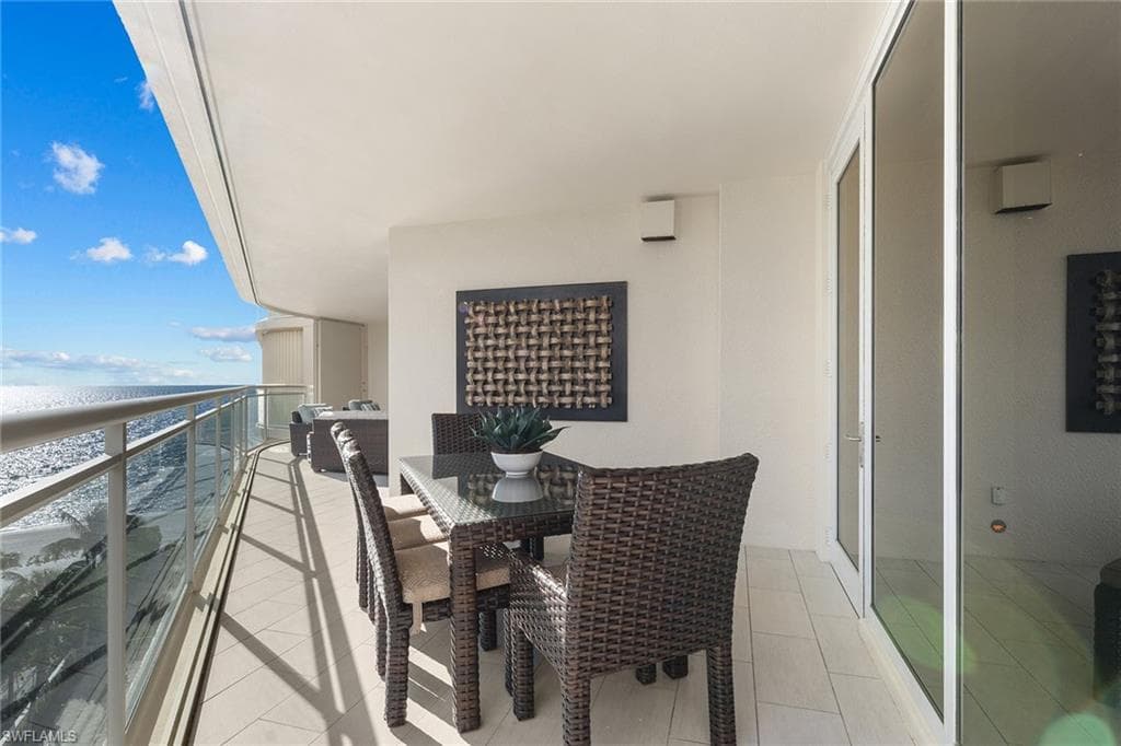 11125 Gulf Shore Dr 701, Naples, FL 34108-11