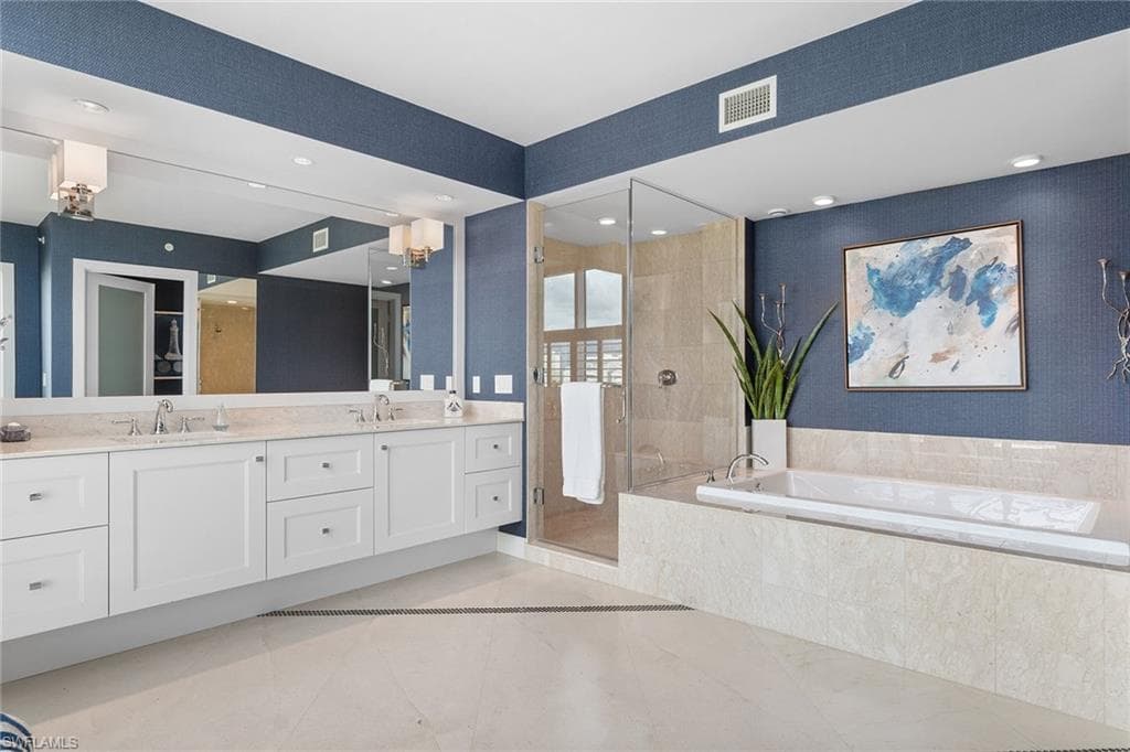 11125 Gulf Shore Dr 701, Naples, FL 34108-35