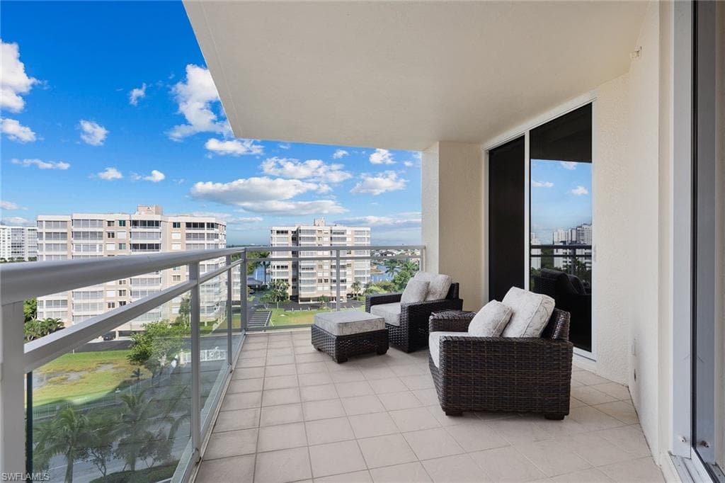 11125 Gulf Shore Dr 701, Naples, FL 34108-36