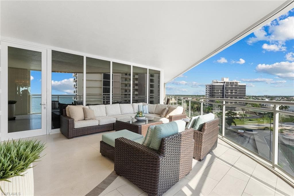 11125 Gulf Shore Dr 701, Naples, FL 34108-37