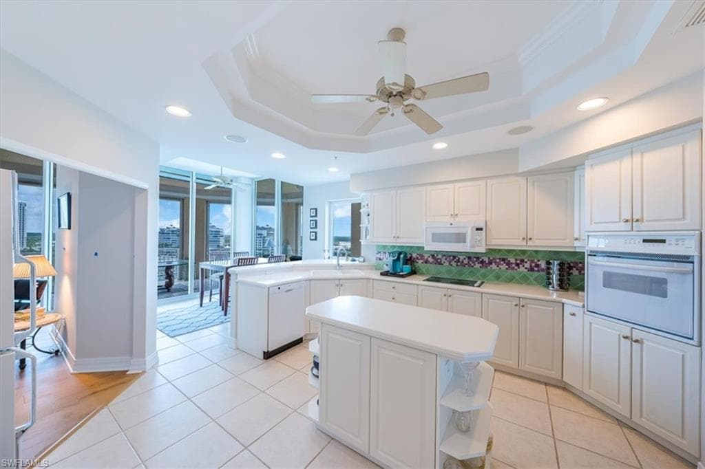 425 Dockside Dr Ph-1, Naples, FL 34110-14