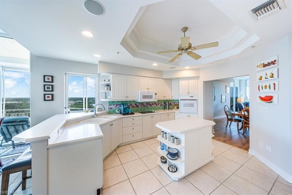 425 Dockside Dr Ph-1, Naples, FL 34110-15