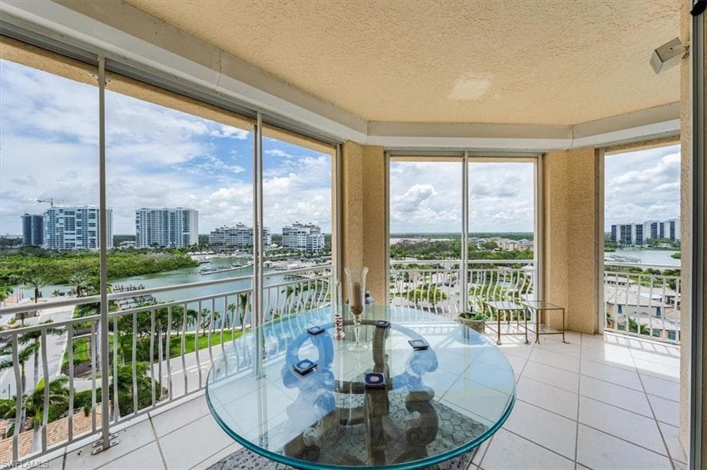 425 Dockside Dr Ph-1, Naples, FL 34110-17