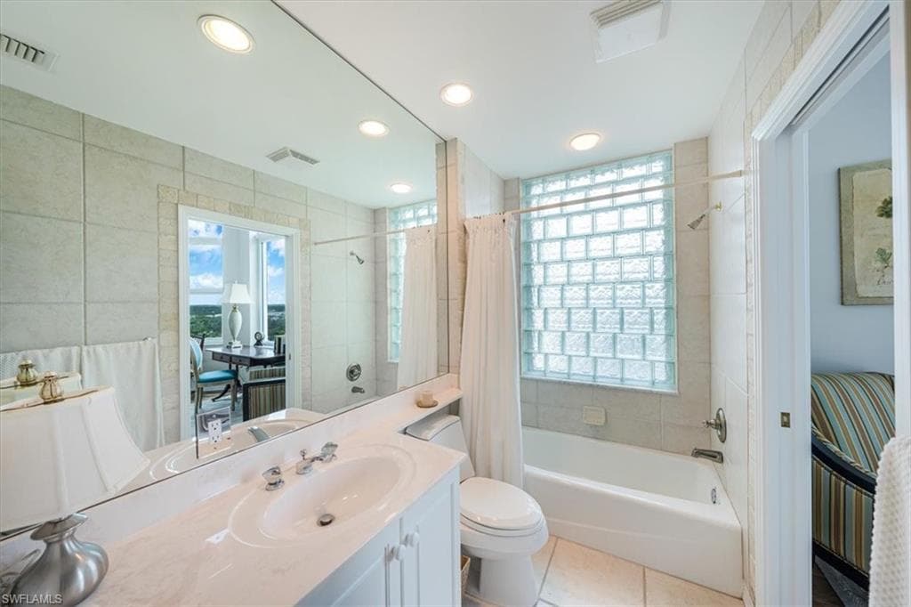 425 Dockside Dr Ph-1, Naples, FL 34110-23
