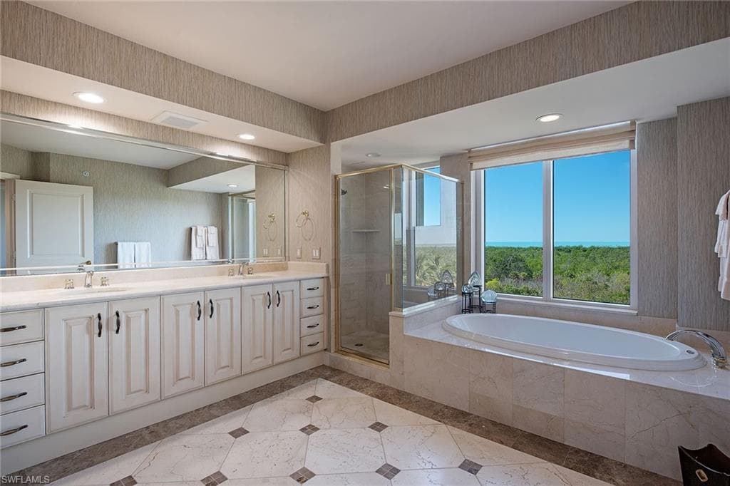 6597 Nicholas Blvd 601, Naples, FL 34108-13