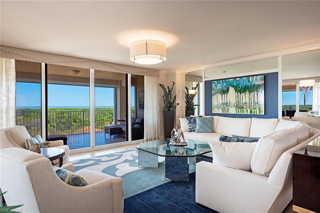 6597 Nicholas Blvd 601, Naples, FL 34108-1