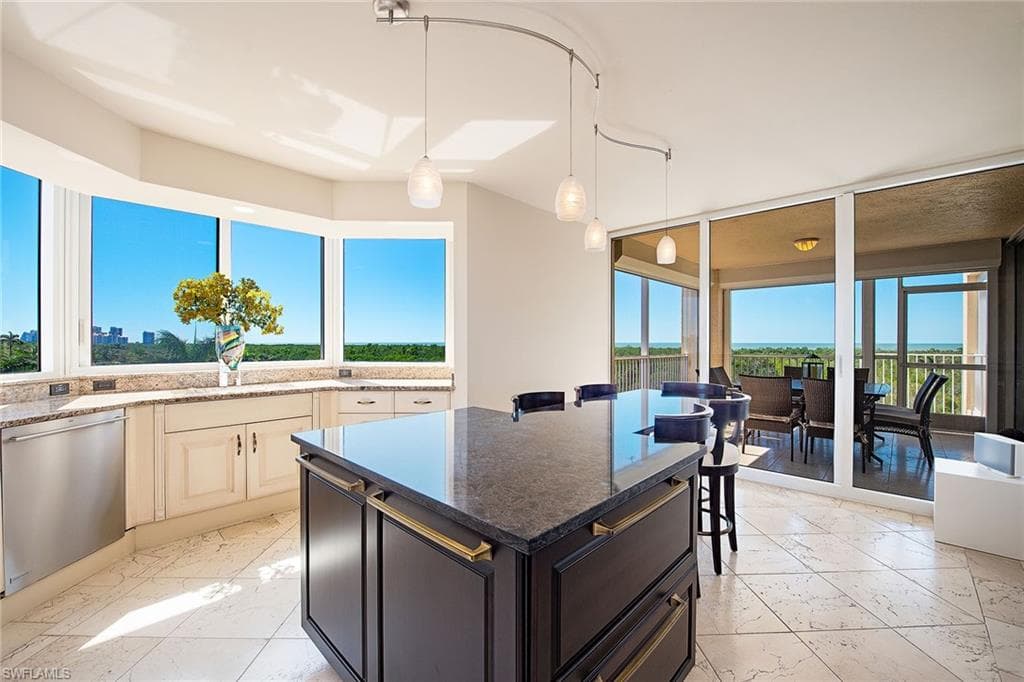 6597 Nicholas Blvd 601, Naples, FL 34108-6