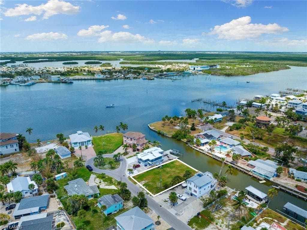 290 Ohio Ave, Fort Myers Beach, FL 33931-2