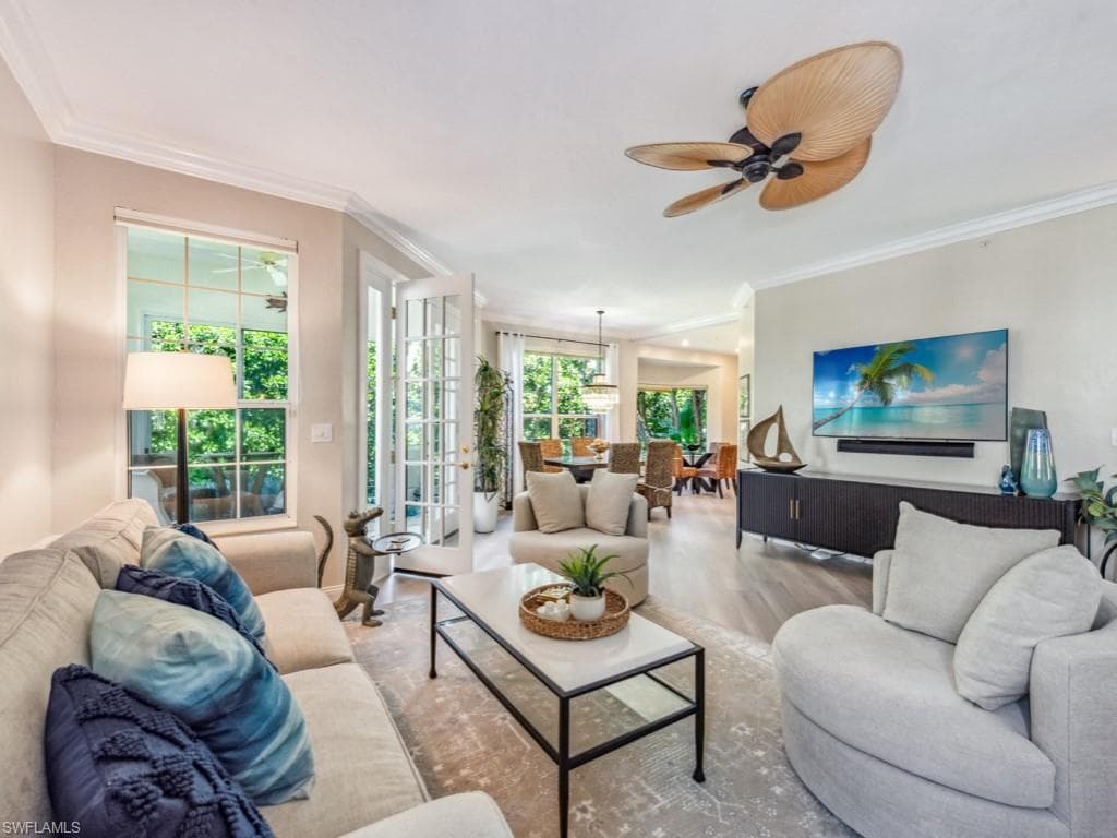 241 Colonade Cir, Naples, FL 34103-8