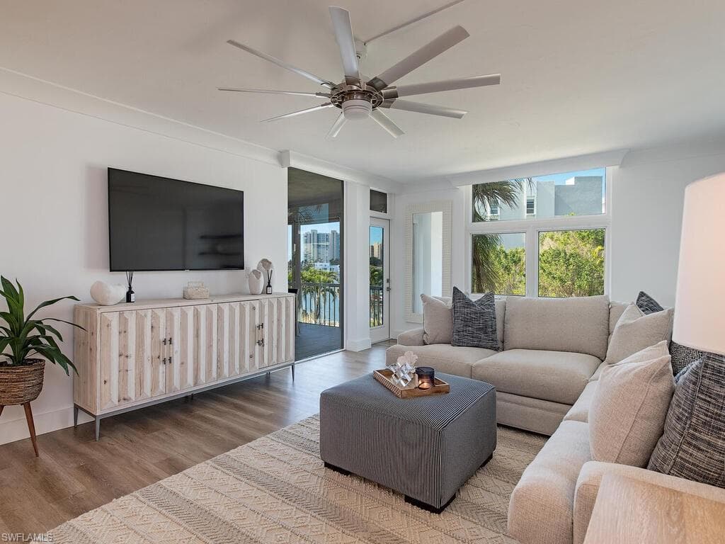 400 Park Shore Dr 302, Naples, FL 34103-22