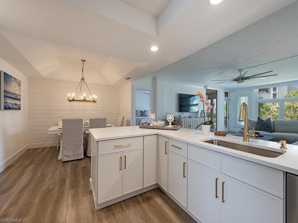 400 Park Shore Dr 302, Naples, FL 34103-24