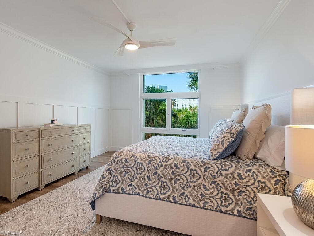 400 Park Shore Dr 302, Naples, FL 34103-30