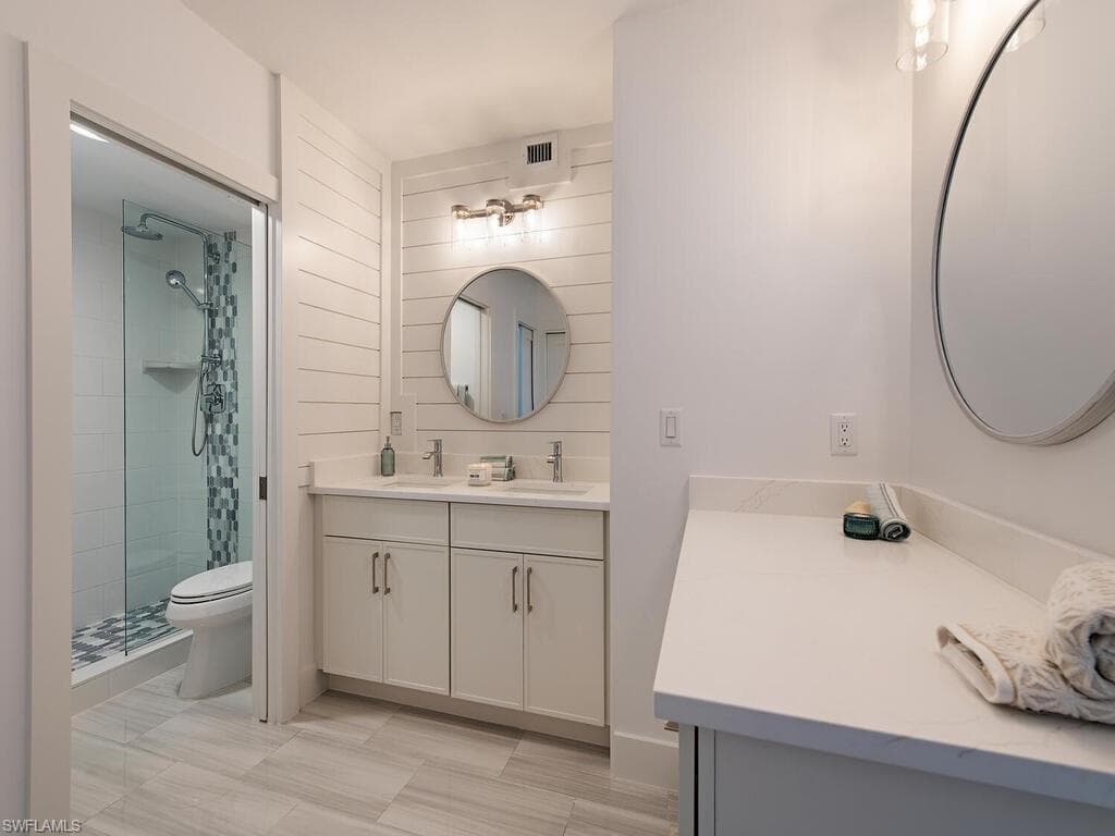 400 Park Shore Dr 302, Naples, FL 34103-31