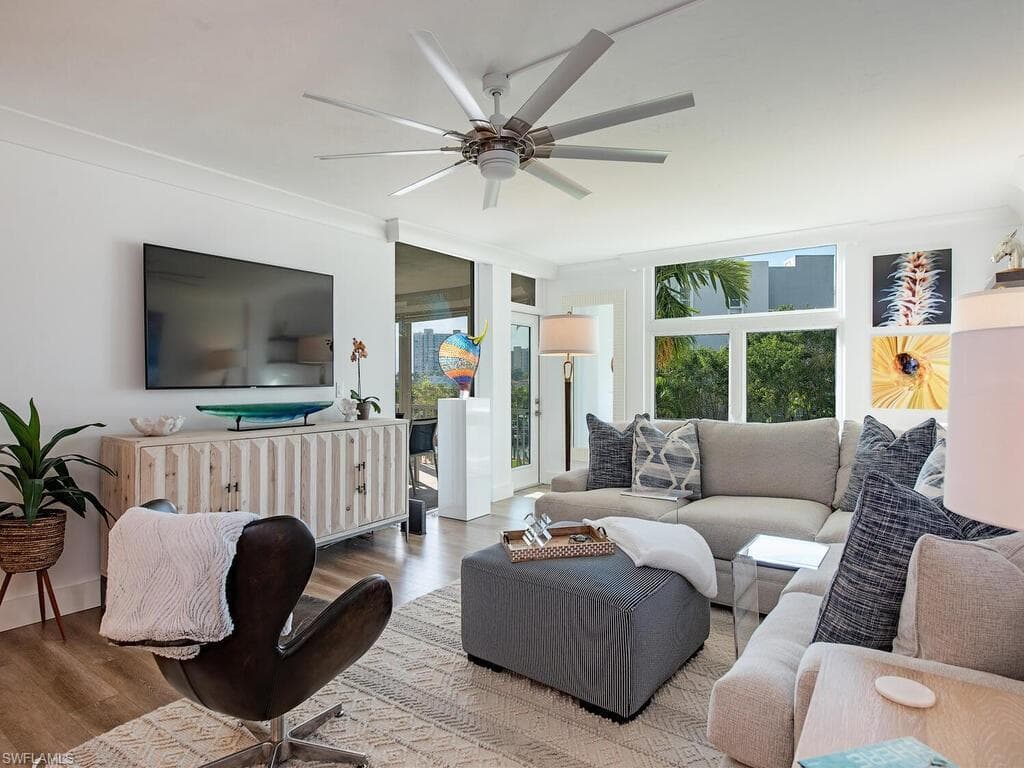 400 Park Shore Dr 302, Naples, FL 34103-3
