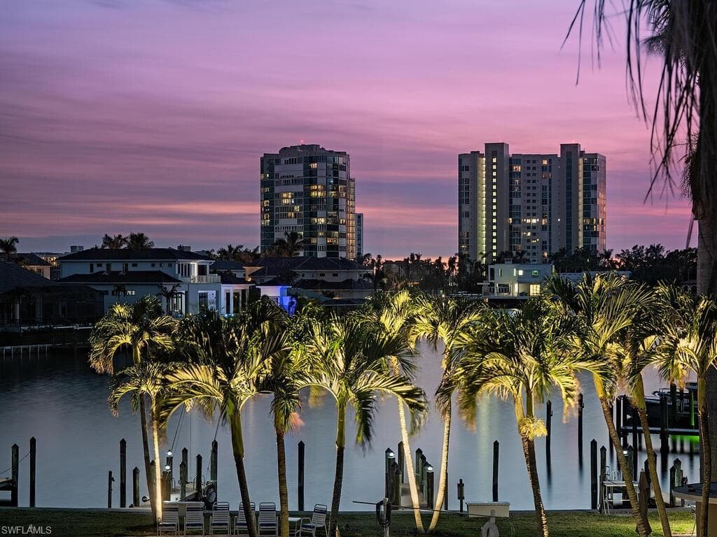 400 Park Shore Dr 302, Naples, FL 34103-4