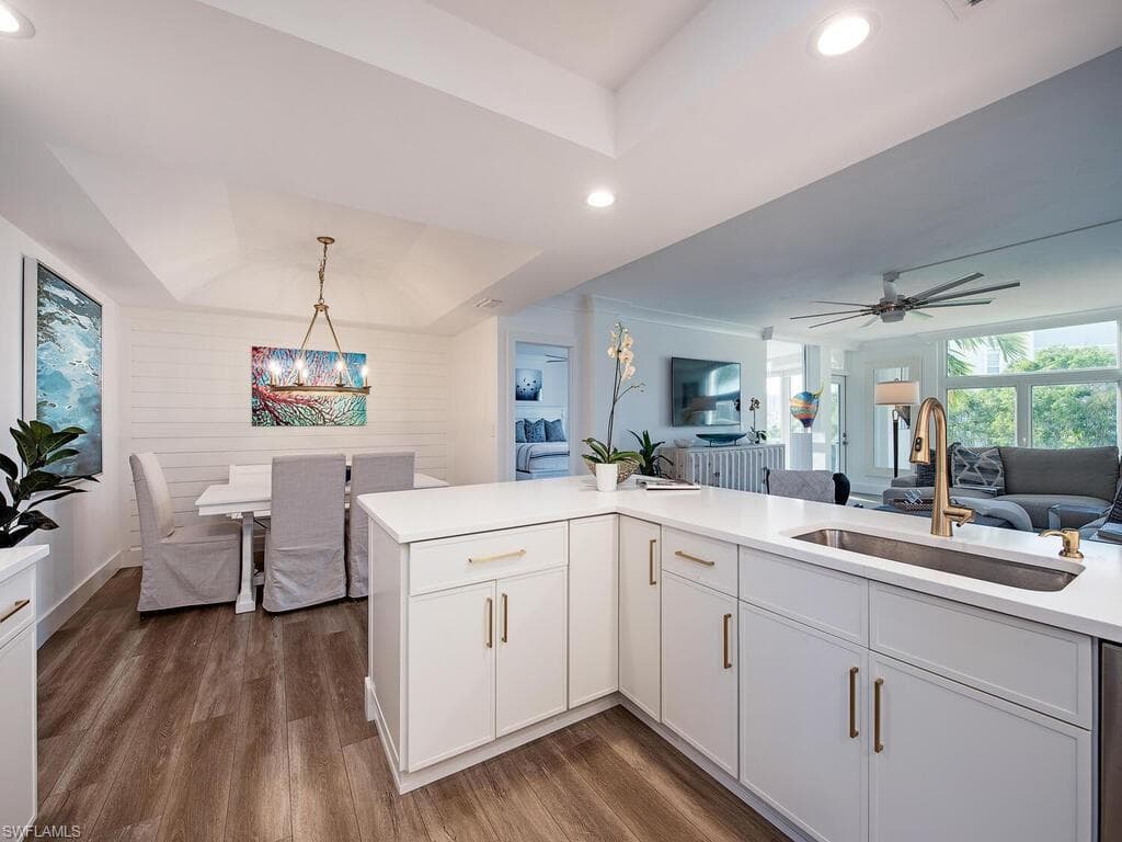 400 Park Shore Dr 302, Naples, FL 34103-7