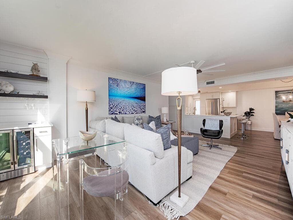 400 Park Shore Dr 302, Naples, FL 34103-8