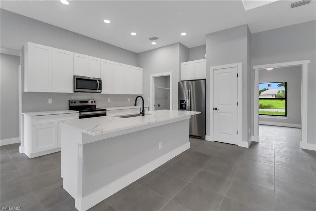 224 13th Ter, Cape Coral, FL 33990-5