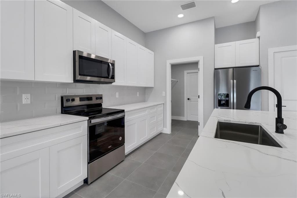 224 13th Ter, Cape Coral, FL 33990-6