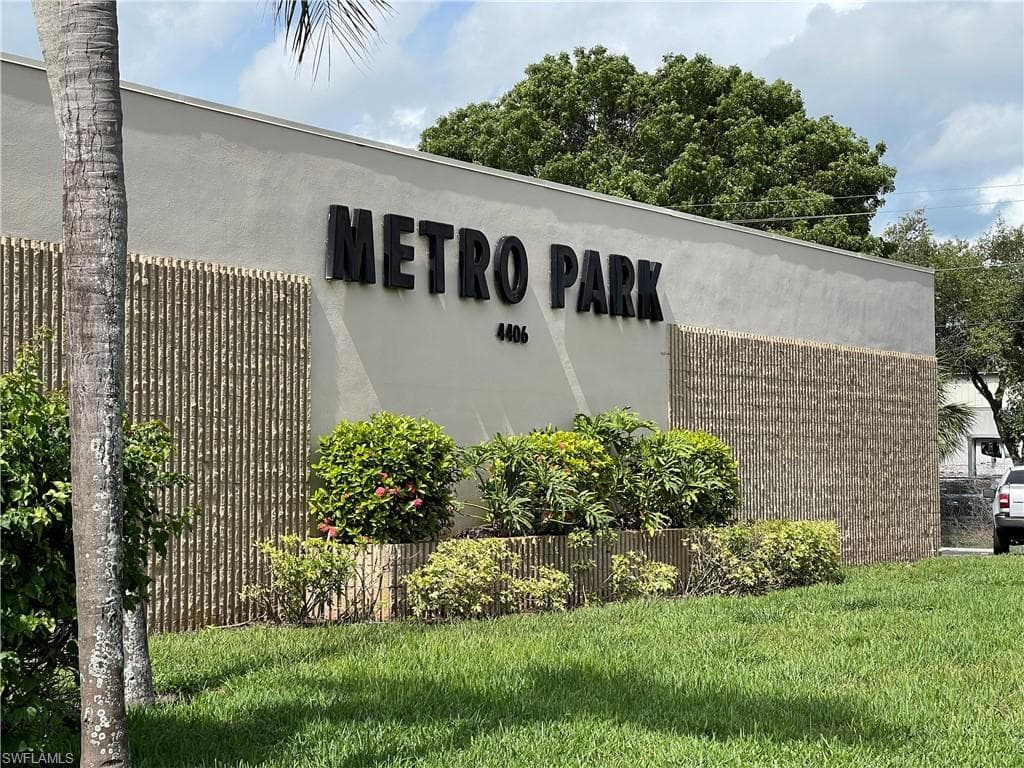 4406 Exchange Ave 101-102, Naples, FL 34104-1