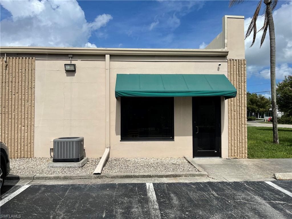 4406 Exchange Ave 101-102, Naples, FL 34104-3