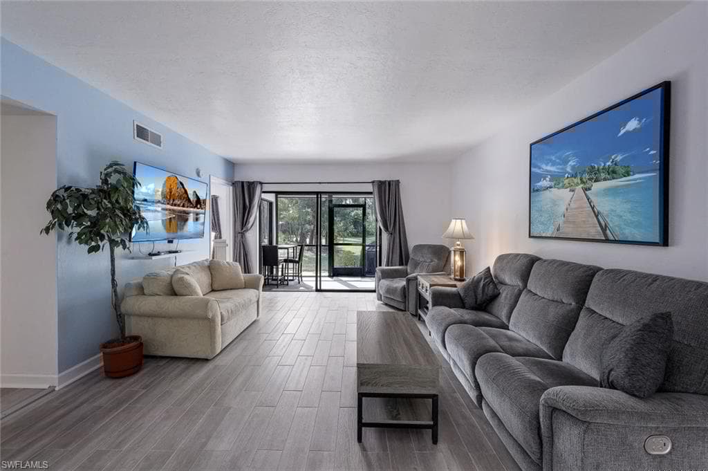 1701 Courtyard Way A-104, Naples, FL 34112-1
