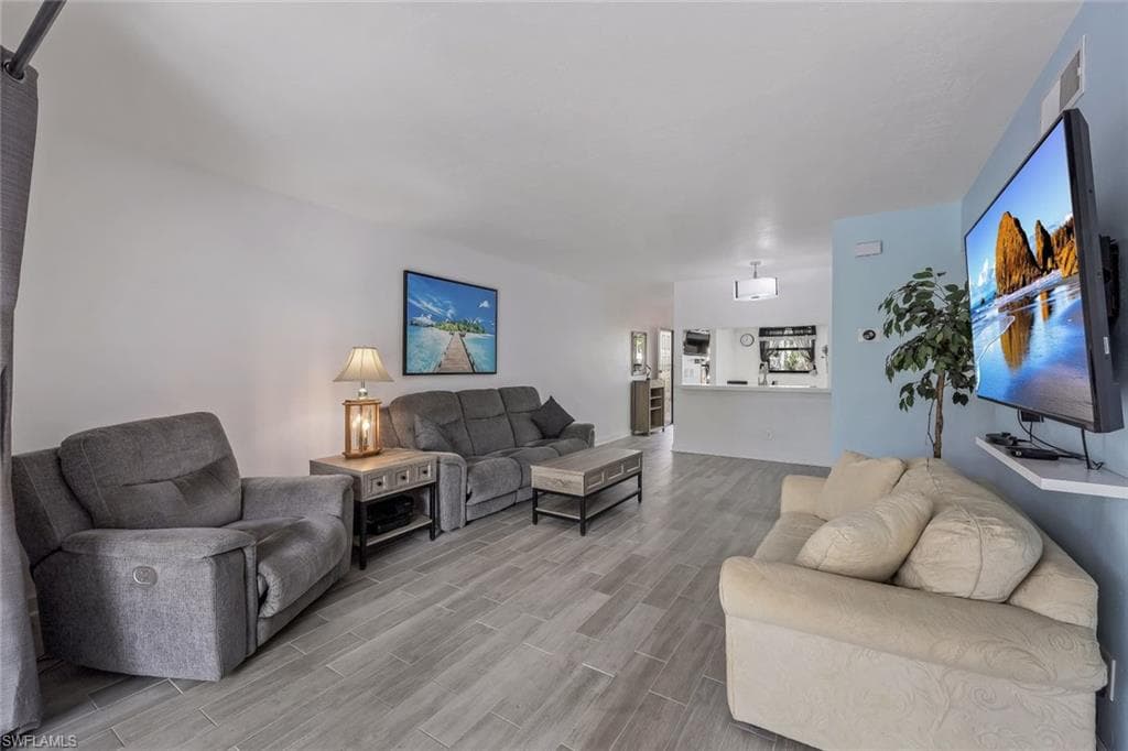 1701 Courtyard Way A-104, Naples, FL 34112-3
