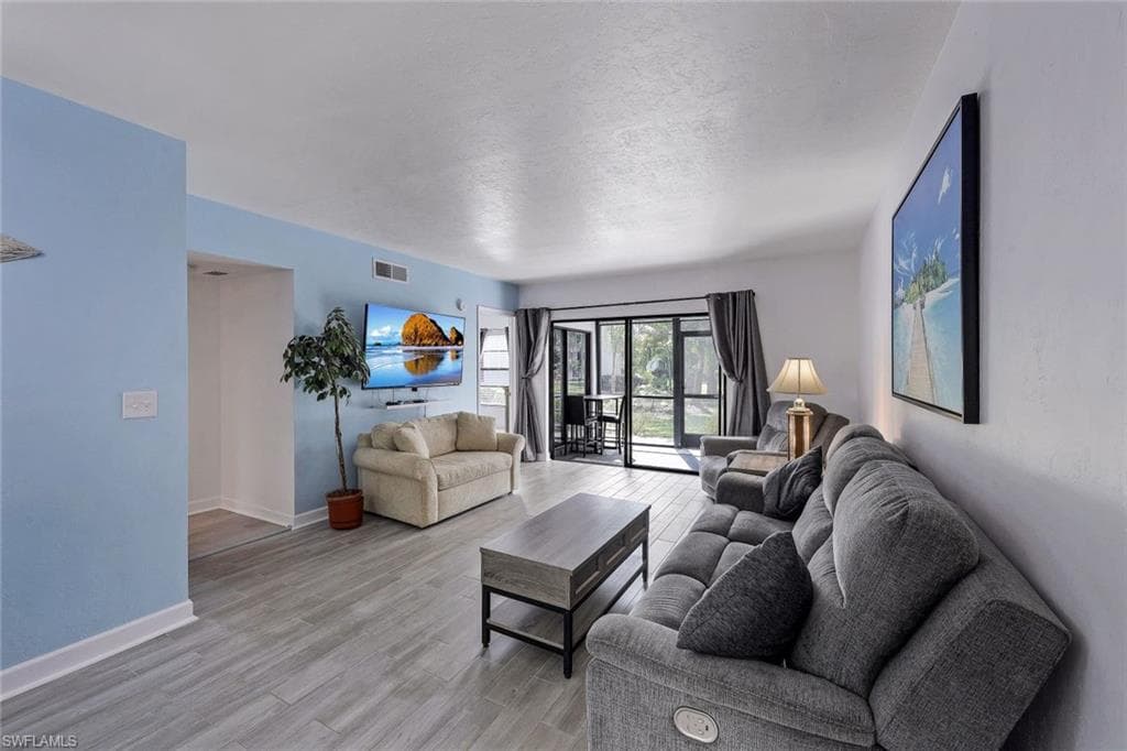 1701 Courtyard Way A-104, Naples, FL 34112-4