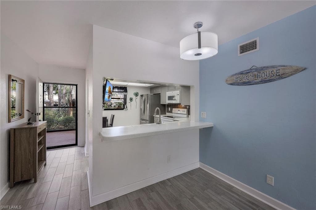 1701 Courtyard Way A-104, Naples, FL 34112-5