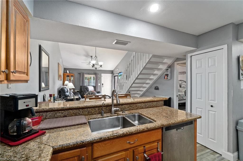 8913 Somerset Blvd, Fort Myers, FL 33919-20