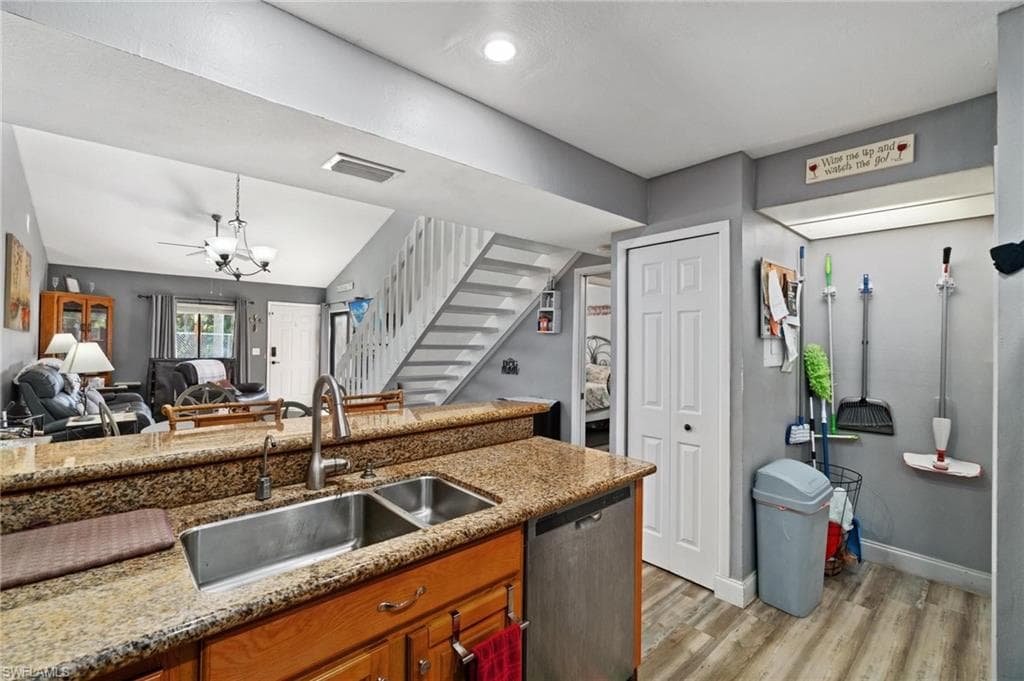 8913 Somerset Blvd, Fort Myers, FL 33919-21