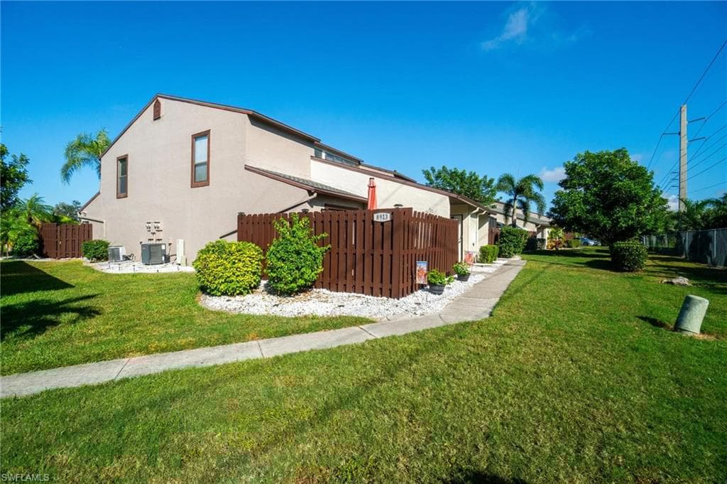 8913 Somerset Blvd, Fort Myers, FL 33919-43