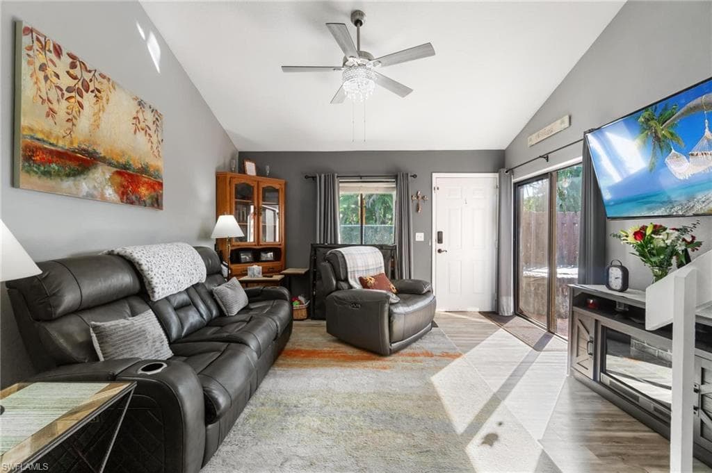 8913 Somerset Blvd, Fort Myers, FL 33919-5