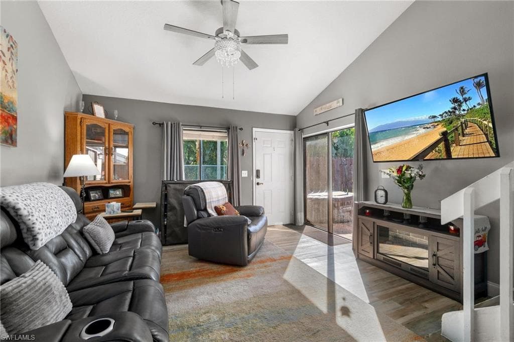 8913 Somerset Blvd, Fort Myers, FL 33919-7