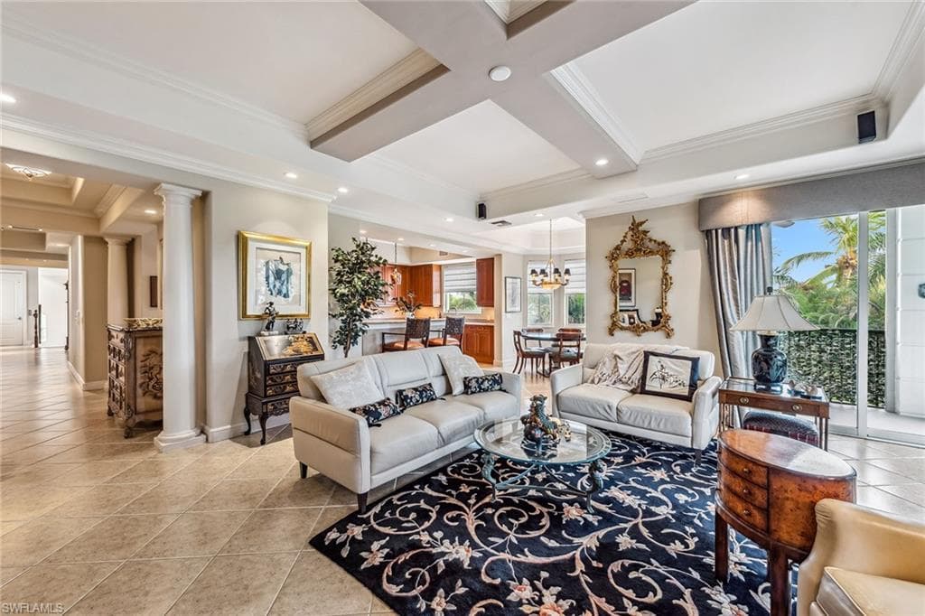 501 Avellino Isles Cir 39201, Naples, FL 34119-9