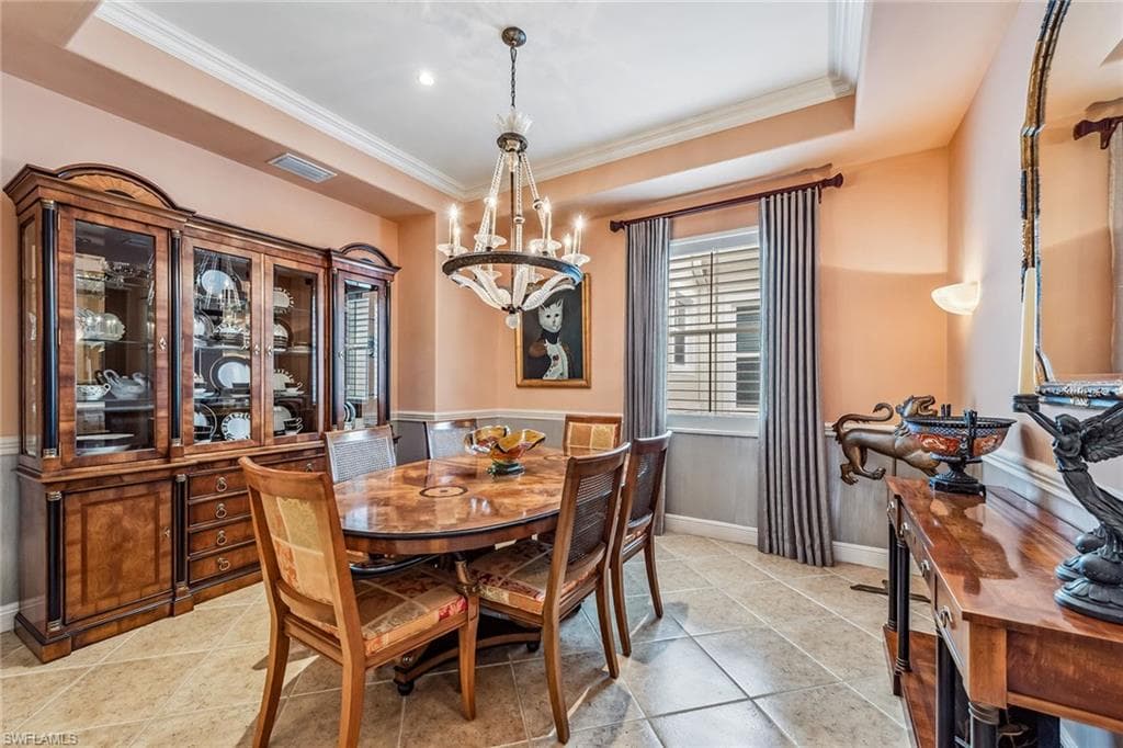 501 Avellino Isles Cir 39201, Naples, FL 34119-11
